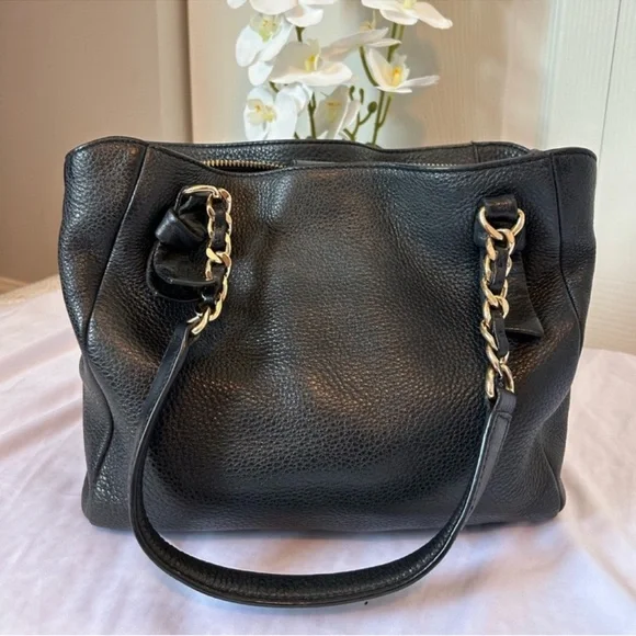 Tory Burch Black Leather Shoulder Bag with Gold Accents - Picture 7 of 16